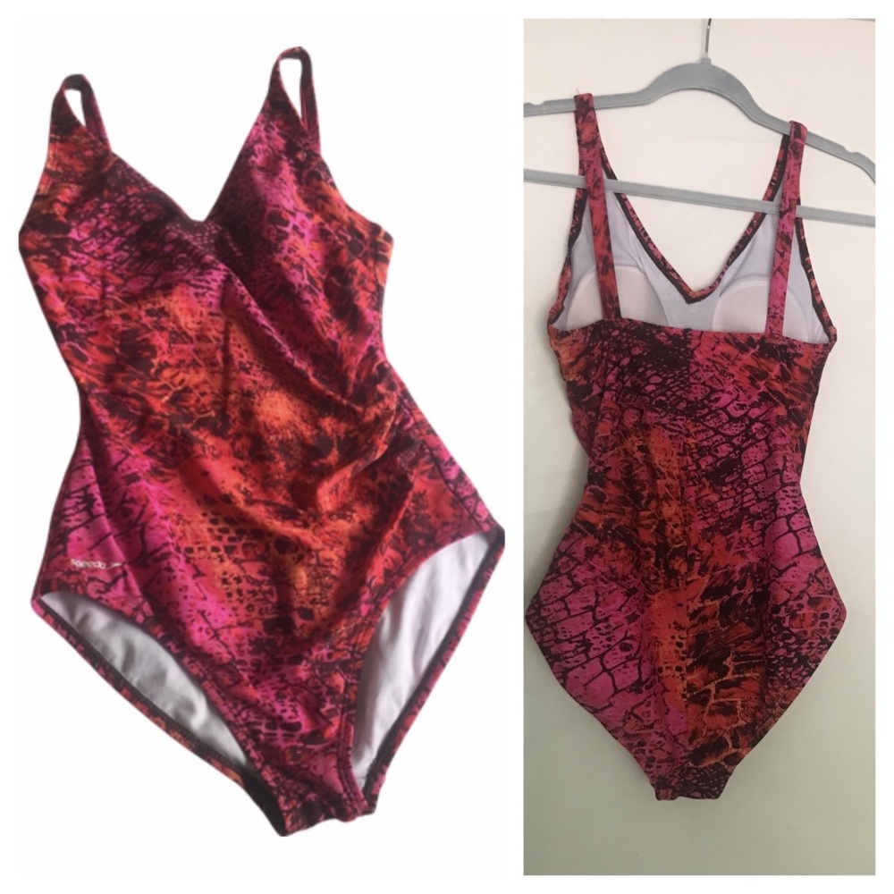 Speedo Swimsuit 10 One piece animal reptile print pink orange Women’s swim suit